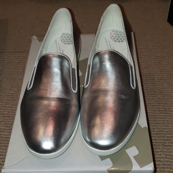 Fitflop Shoes - Fit flop silver shoes